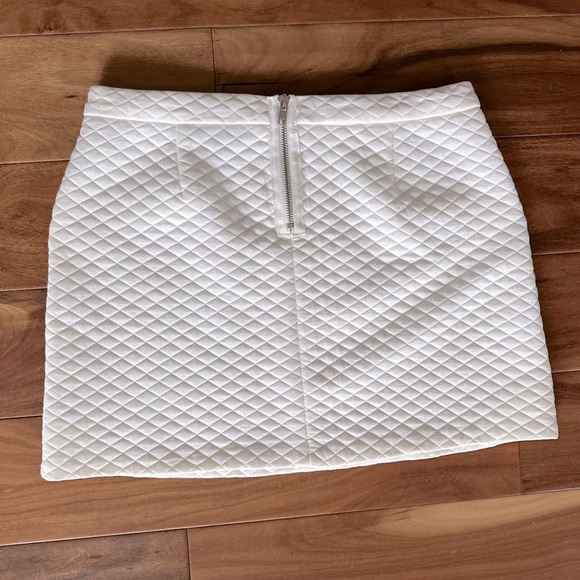 Necessary Objects White Quilted Mini Skirt size Large - Picture 2 of 3